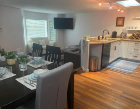 Heart of Downtown Kelowna close to Lake 3 Bedrooms